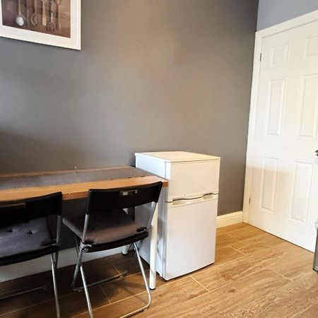 Shirley Apartments, Cozy Studio, Self Check In, 10 Min Drive To City Centre, Walking To Redbridge Train Station Southampton Exterior foto